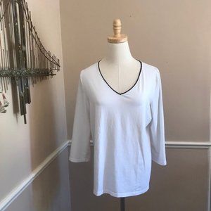 Jones New York Signature White Top/ Navy Blue Trim   Size XL